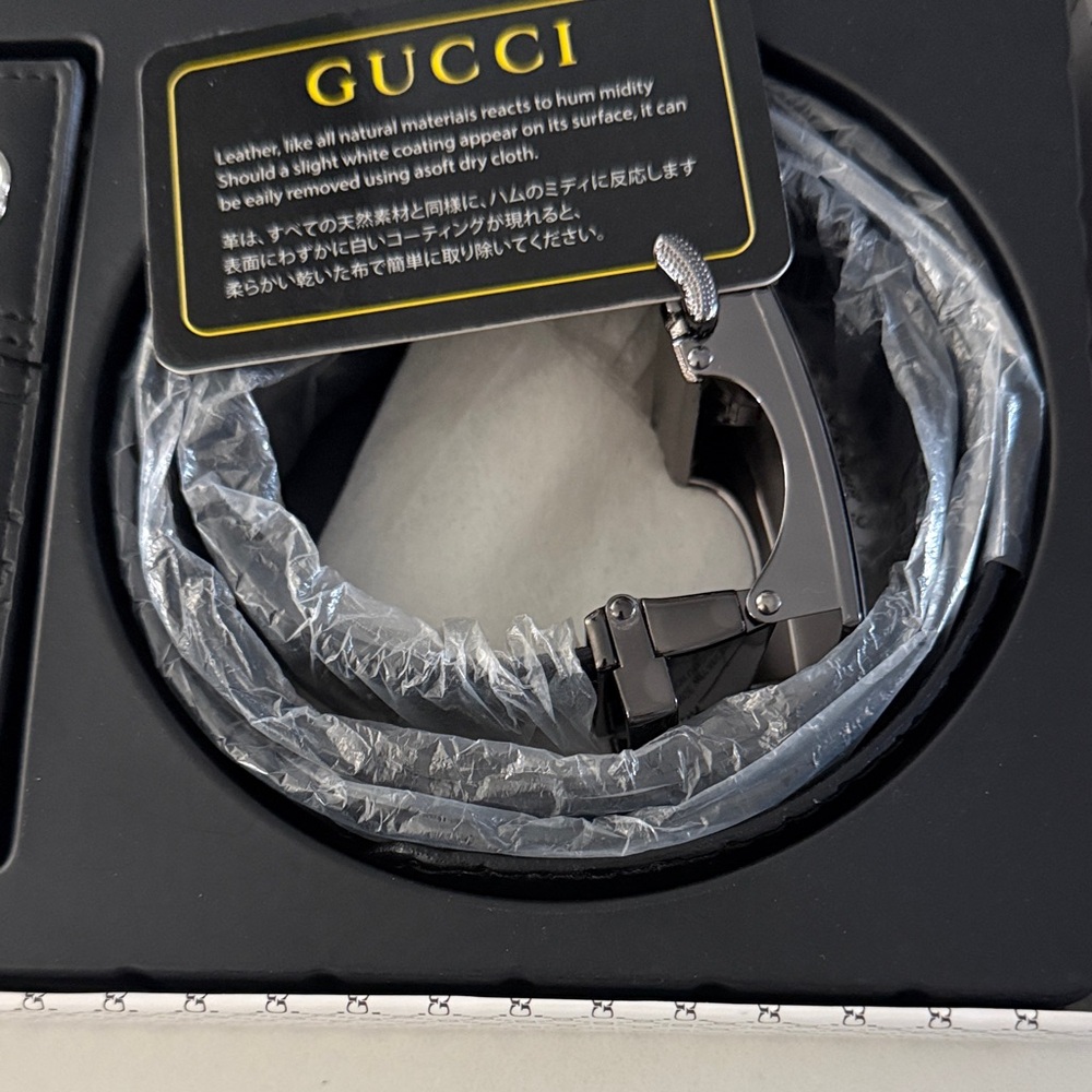 Gucci White and Red Box with Bee Design - Picture 4 of 4
